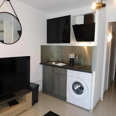 Appartement Studio Golfe Marine Avec Piscine Et Parking Vallauris